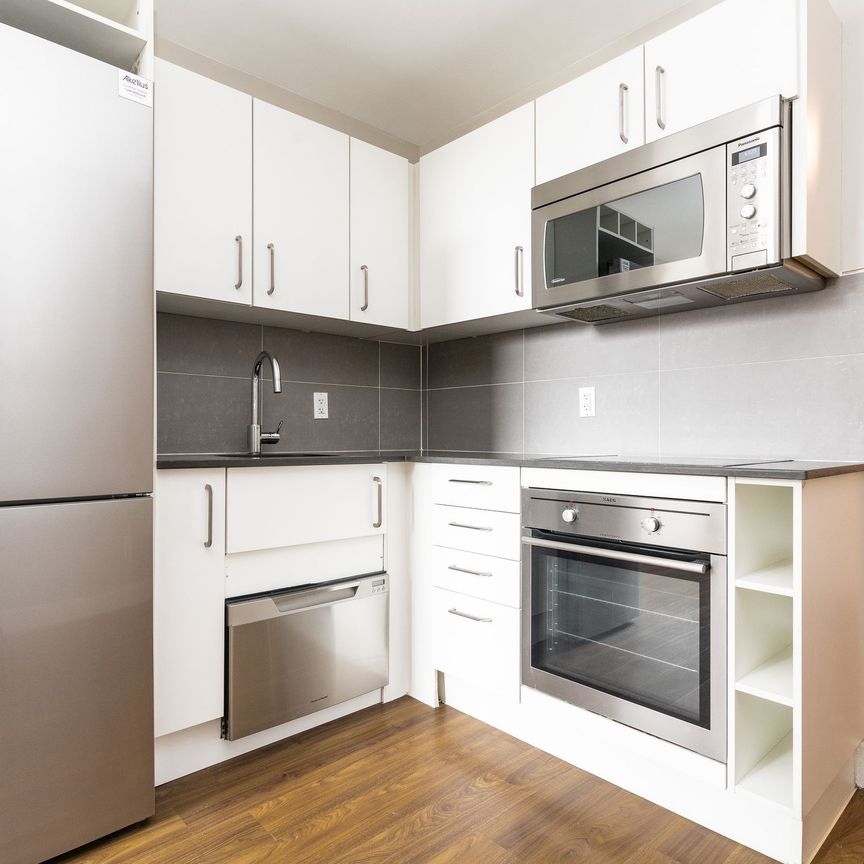 798 Richmond Street West - Photo 1