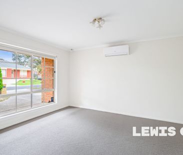 Family Comfort & Space in a Quiet Roxburgh Park Pocket - Photo 4