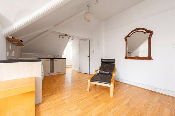 Studio to rent - Photo 1