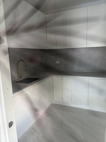 Huge near new porcelain tiled 6 bedroom mansion with pool - Photo 4