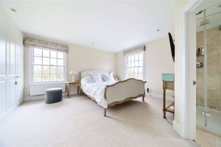 An exceptional country home occupying a superb rural setting - Photo 5