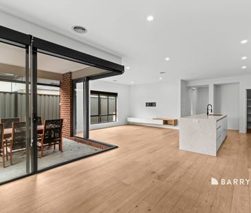 Modern Family Living in a Prime Craigieburn Location - Photo 1