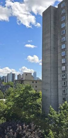 One Bedroom Apartment in West End - Photo 1