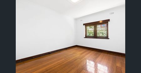 Art Deco Style Apartment In The Heart of St Kilda! - Photo 3