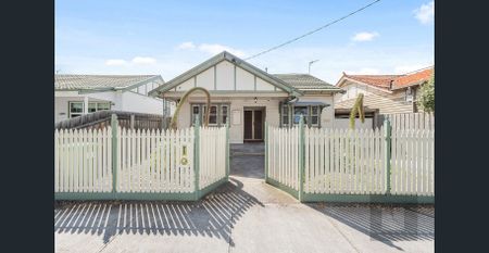 Family Home in great area - Photo 2