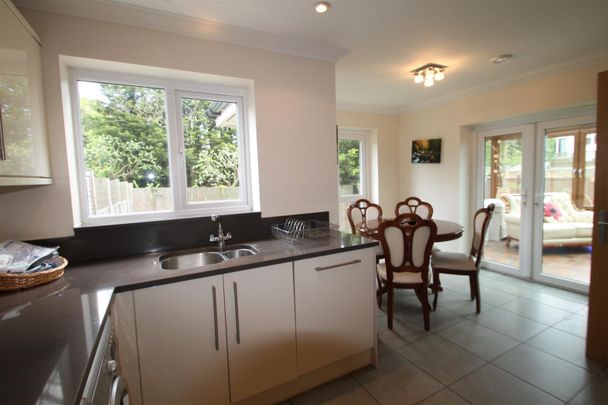 4 bed semi-detached house to rent in Earlsbury Gardens, Edgware, HA8 - Photo 1