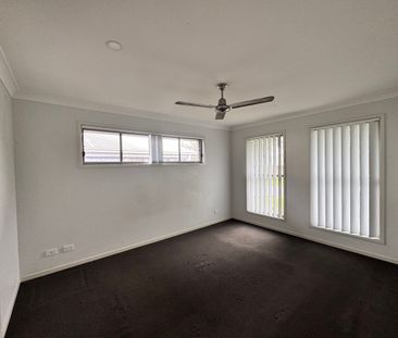 Spacious Family Home! - Photo 3