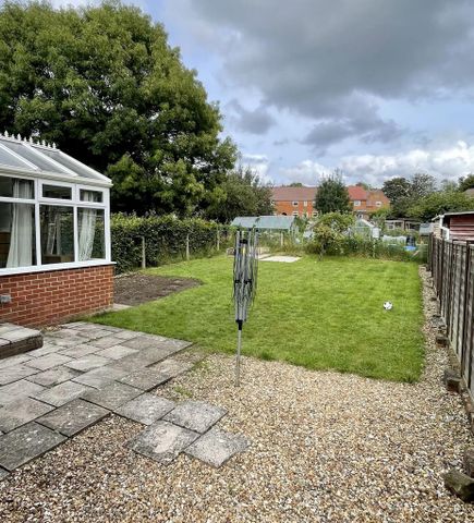 4 bedroom semi-detached house to rent - Photo 3