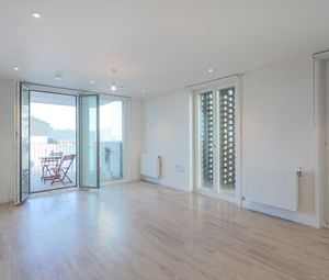 2 Bedrooms Flat to rent in Pressing Lane, Hayes UB3 | £ 342 - Photo 1