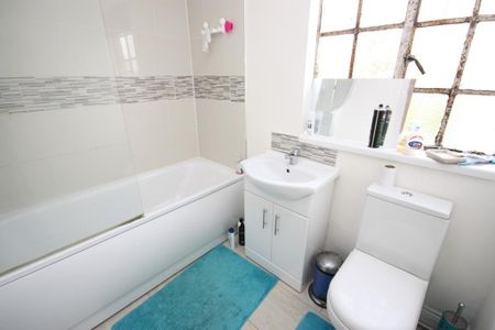 1 bedroom in a house share to rent - Photo 4