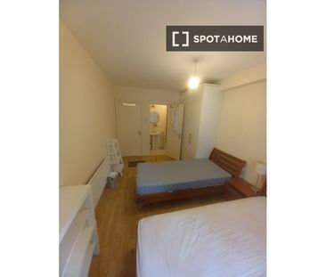 Bed for rent in 2-bedroom apartment in Waterville, Dublin - Photo 3