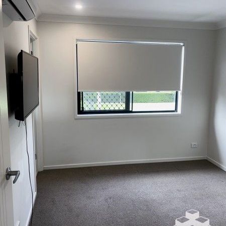 3 BEDROOM TOWNHOUSE - Double Garage, Air Cons, Pets Welcome - Photo 1