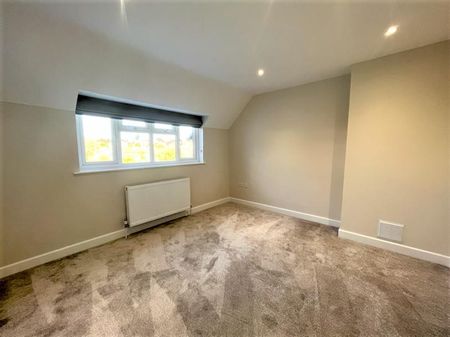 4 bedroom end of terrace house to rent - Photo 5