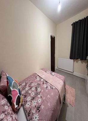 4 bedroom terraced house to rent - Photo 1