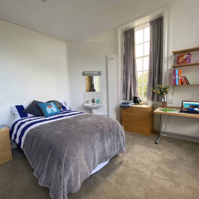 Classic Bedroom - Photo 1