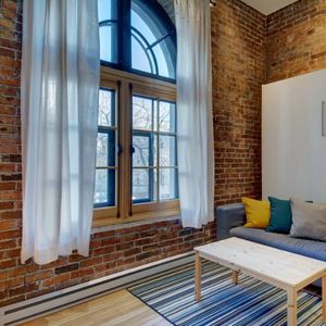 Loft entièrement meublé à louer Vieux-Québec septembre 2026 - Photo 2