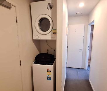 Single Bedroom to rent in Shared Apartment - Photo 3