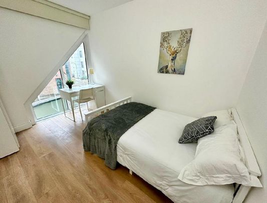 4 bedroom flat share to rent - Photo 1