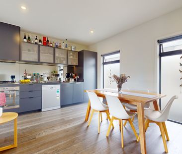 Sleek, Spacious & Convenient - Photo 3