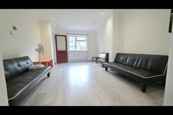 4 Bed Semi-Detached House, Christchurch Avenue, HA0 - Photo 1