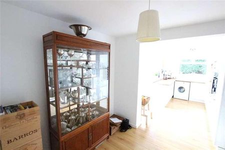 Sherwood Crescent, Benfleet, Essex, SS7 - Photo 2