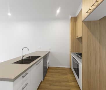 5A Eiffel Avenue, Bonnie Brook VIC 3335 - House For Rent | Domain - Photo 5