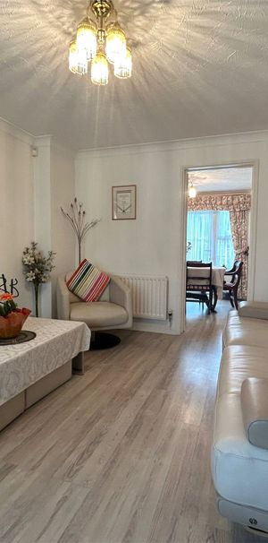 All Saints Rise, Warfield All Saints Rise, Warfield - Photo 1