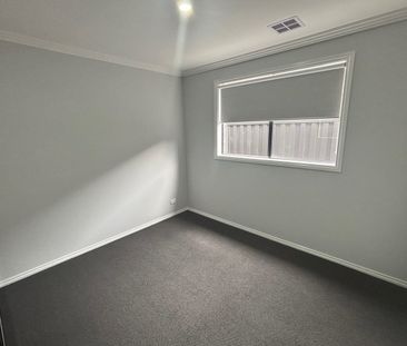 Lush Family Home In Sought After Location - Photo 4