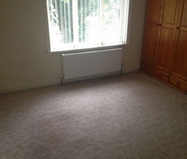 3 Bed - Dalmeny Avenue, Crosland Moor, Huddersfield - Photo 1