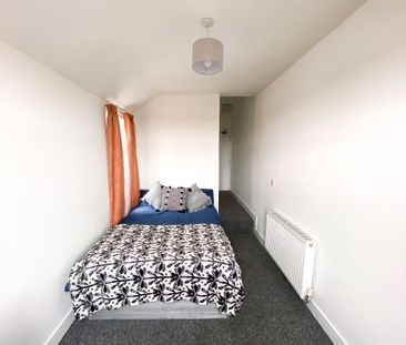 Room 4, 7 Coronation Road - Photo 1