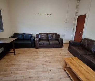 6 bedroom detached house to rent - Photo 2