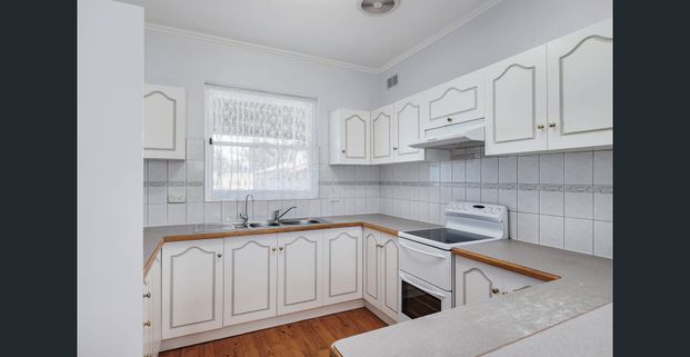 Large Family Home - Photo 1