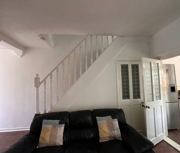 4 bedroom house - Photo 2