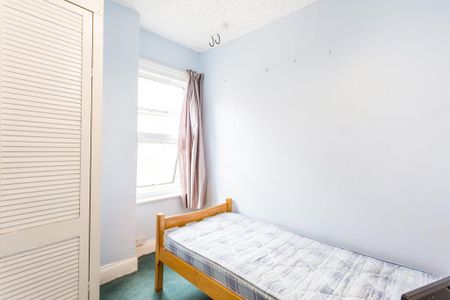 3 bedroom flat to rent - Photo 4