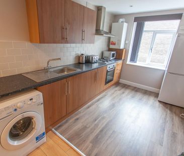 3 bedroom flat to rent - Photo 5