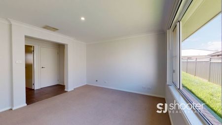 Spacious Family Home - Photo 2