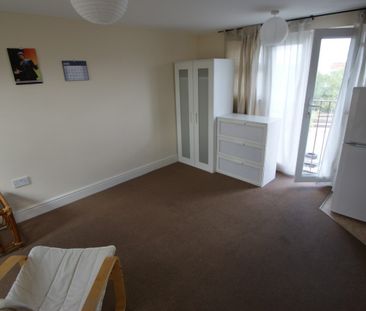 Studio Flat, Western Avenue, W3 - Photo 3