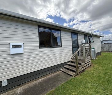 Secure and sunny Lockwood home - Photo 2