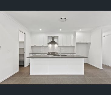 18 Grays Road, Gaythorne, Qld 4051 - Photo 1