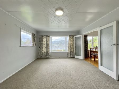 3 Bedroom House In Wainuiomata - Photo 2