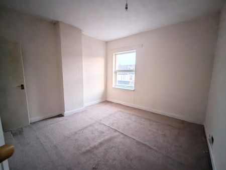 2 Beds - End of terrace house - - Photo 5
