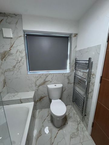 4 bedroom flat share to rent - Photo 4