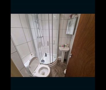 Room in a Shared Flat, Victoria Street, LS3 - Photo 5
