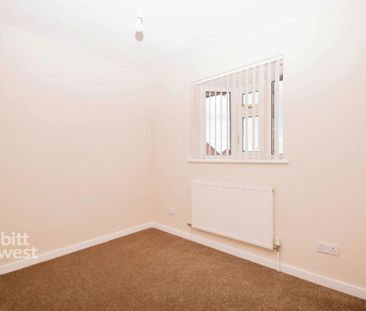 3 bedroom end of terrace house to rent - Photo 3