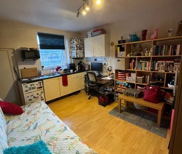 Studio Flat, Charlton Church Lane, SE7 - Photo 3