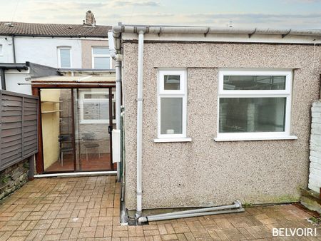 Terraced House to rent on - Photo 5