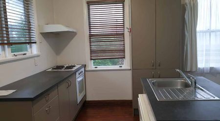 2 bedrooms in Pikarere Street - Photo 5