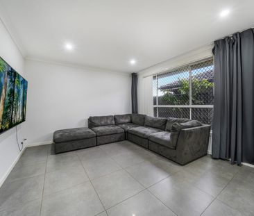 Modern Four Bedroom Home! - Photo 1