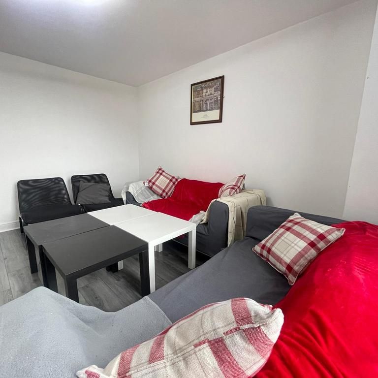 5 bedroom flat to rent - Photo 1