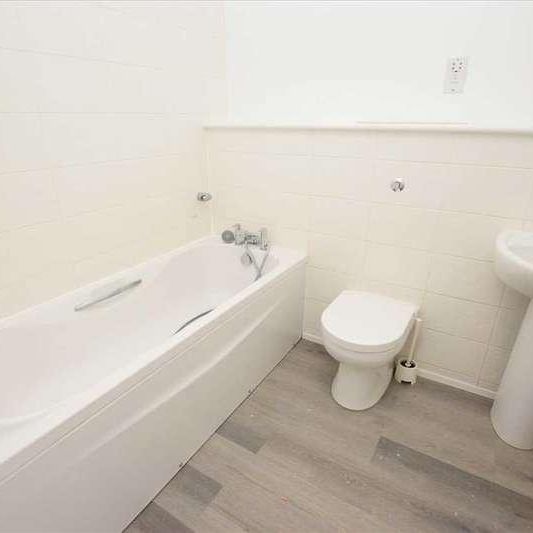 Fortune Avenue, Edgware, HA8 - Photo 1